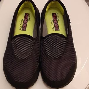 Skechers memory form fit shoe